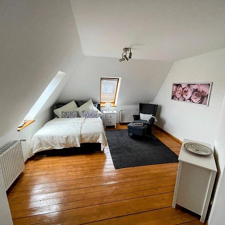 *To Hus* Wohnung Am Rande Von Jever Exterior foto