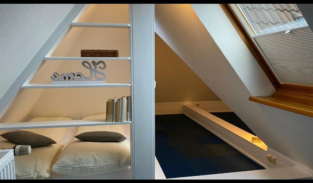 *To Hus* Wohnung Am Rande Von Jever Exterior foto