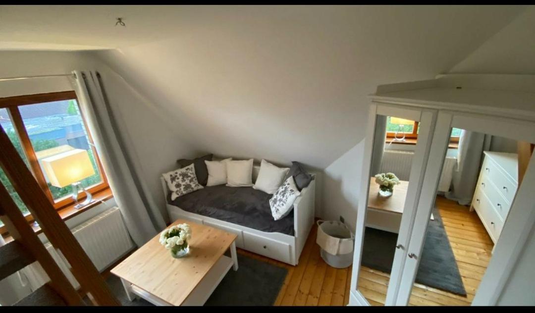 *To Hus* Wohnung Am Rande Von Jever Exterior foto