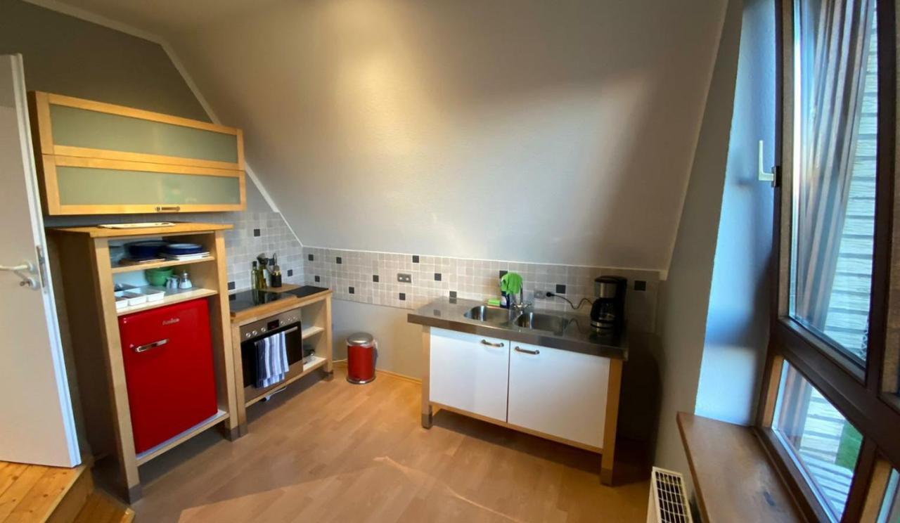 *To Hus* Wohnung Am Rande Von Jever Exterior foto