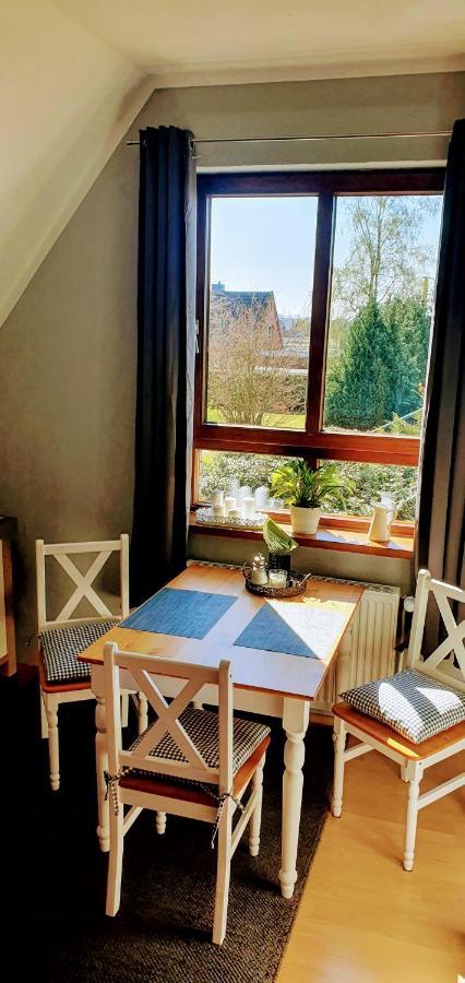 *To Hus* Wohnung Am Rande Von Jever Exterior foto