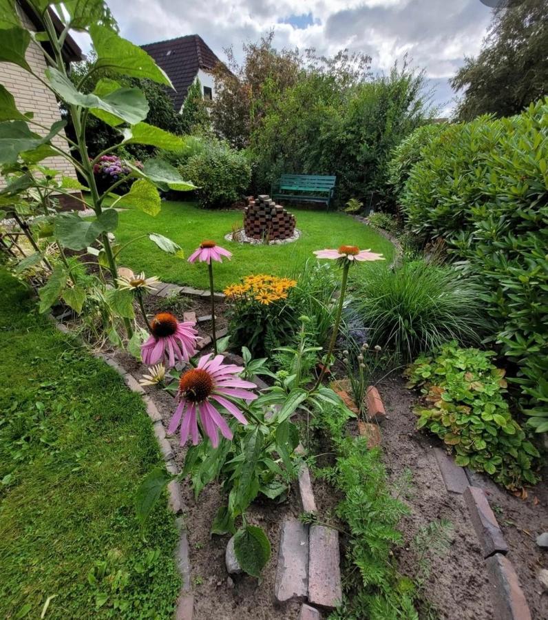 *To Hus* Wohnung Am Rande Von Jever Exterior foto